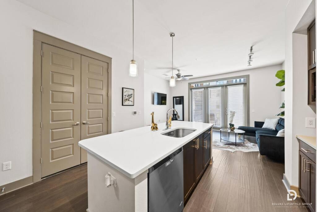 Downtown Houston Deluxe King Suite With Spa Amenities, Pool And Free Parking ภายนอก รูปภาพ