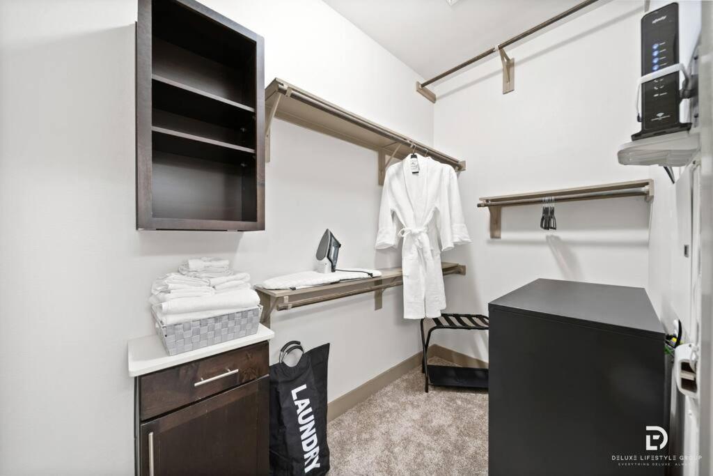 Downtown Houston Deluxe King Suite With Spa Amenities, Pool And Free Parking ภายนอก รูปภาพ