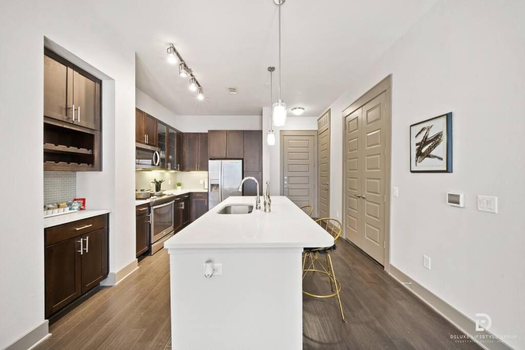 Downtown Houston Deluxe King Suite With Spa Amenities, Pool And Free Parking ภายนอก รูปภาพ