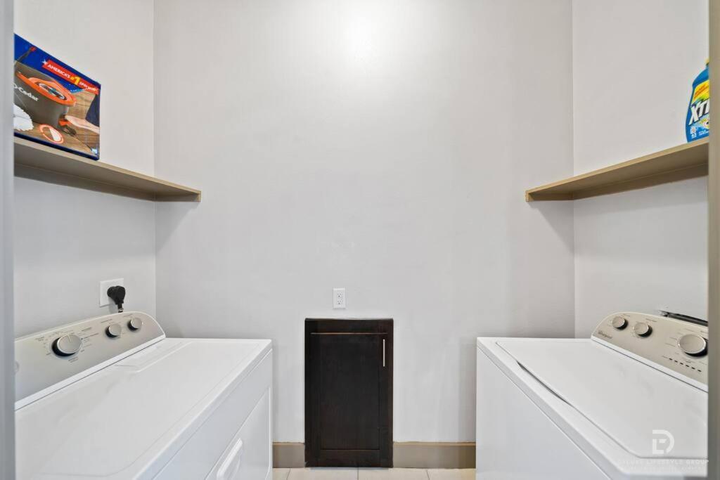 Downtown Houston Deluxe King Suite With Spa Amenities, Pool And Free Parking ภายนอก รูปภาพ