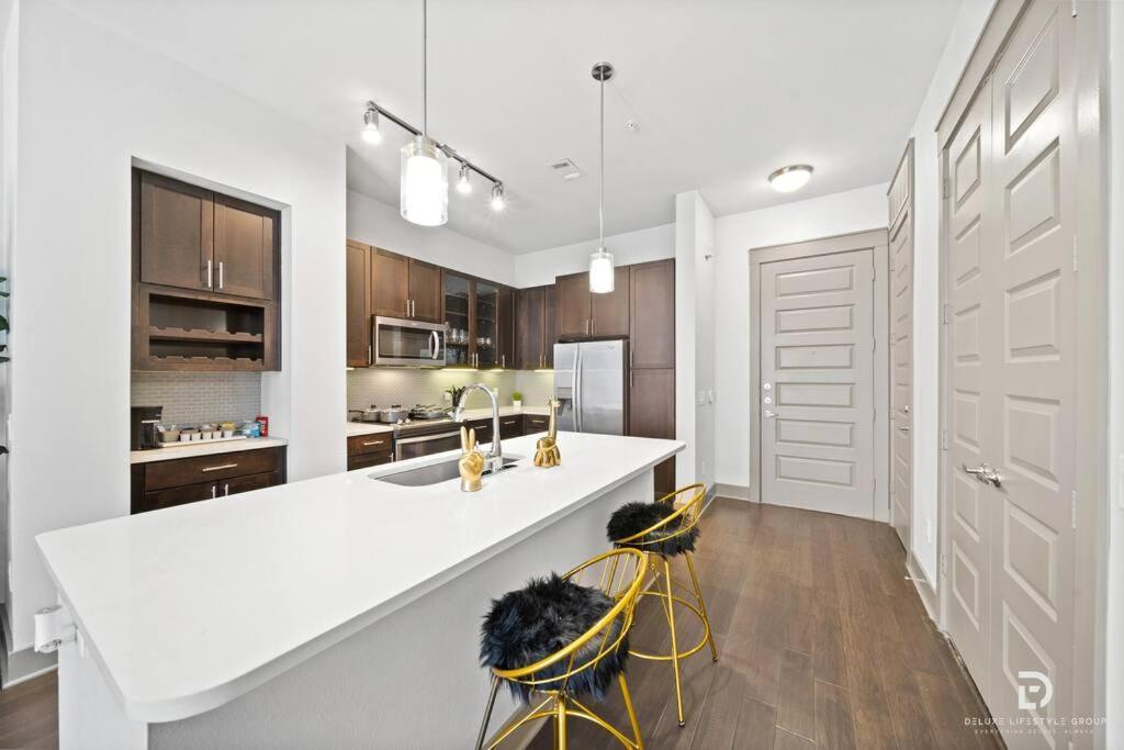 Downtown Houston Deluxe King Suite With Spa Amenities, Pool And Free Parking ภายนอก รูปภาพ