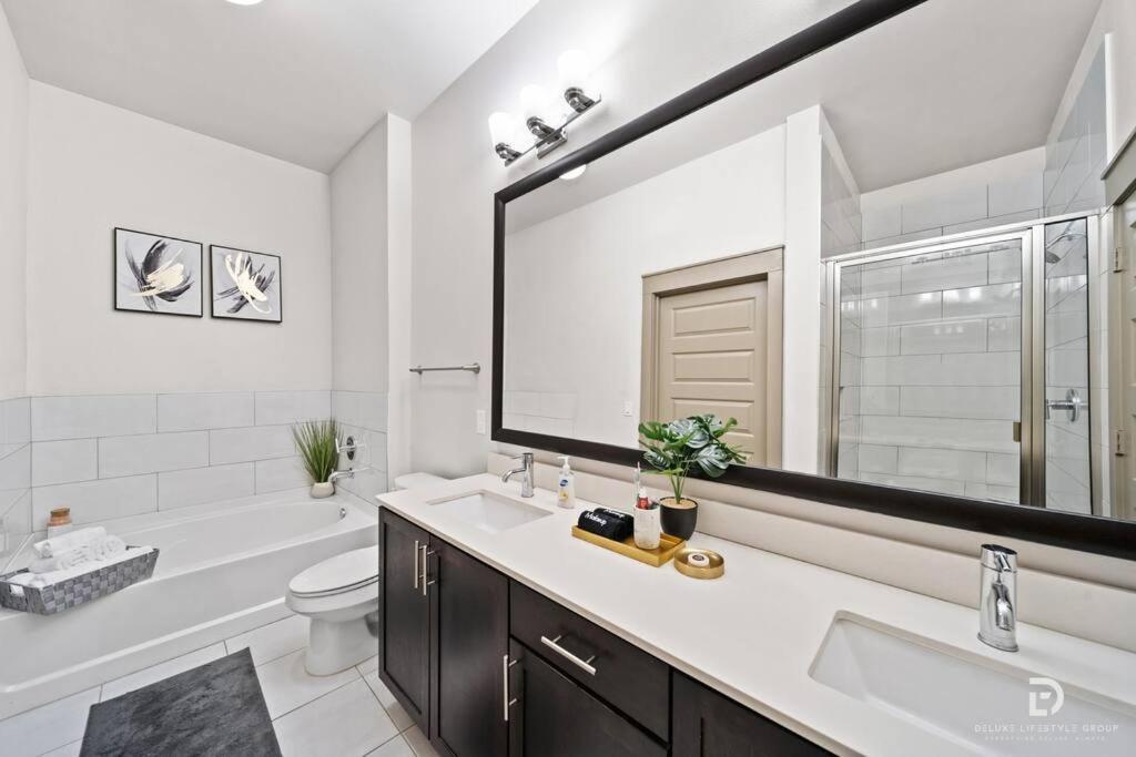 Downtown Houston Deluxe King Suite With Spa Amenities, Pool And Free Parking ภายนอก รูปภาพ